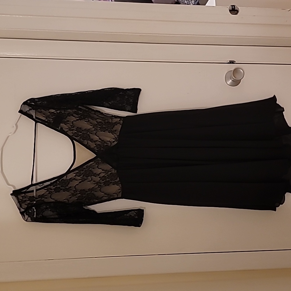 HOT TOPIC DRESS - Picture 2 of 3